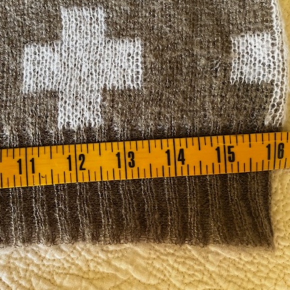 Women's - Press "I Want You to Stay" Beige & White Cross Sweater - Small - Picture 10 of 16